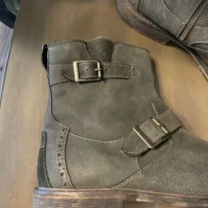 Clarks | Shoes | Gray Clarks Zip Up Boots Size 3 Very 